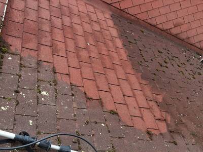 Чистка крыши от мха до после