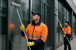Мойка фасадов и витрин фото1